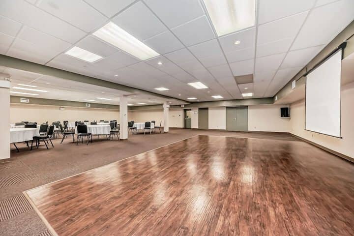Ballroom/Hall 44 of 48