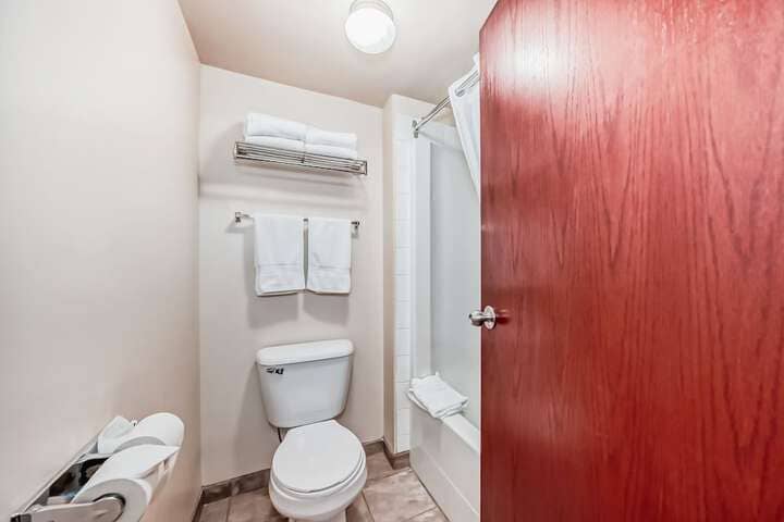 Room 27 of 48