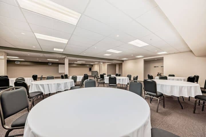 Ballroom/Hall 43 of 48